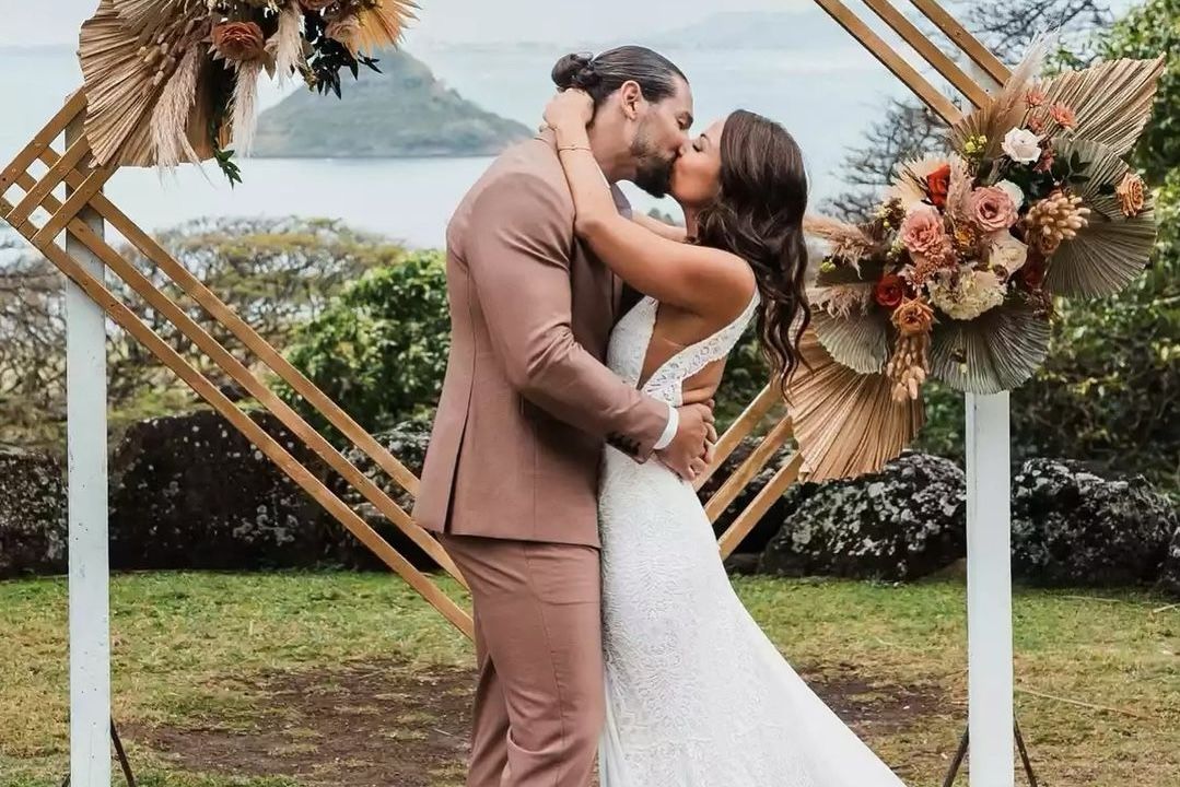 Riddick Moss and Emma’s Wedding in Hawaii Captured in Photos